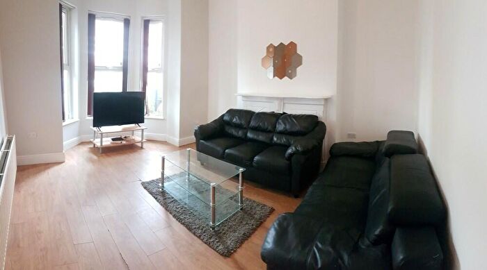 8 Bedroom Semi-Detached House To Rent In Victoria Road, Fallowfield, M14