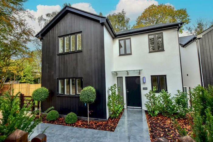 4 Bedroom Detached House To Rent In Kingshill Way, Berkhamsted, HP4