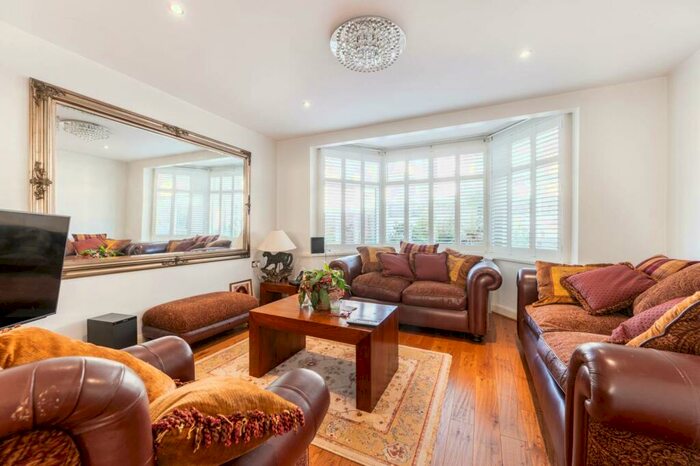 4 Bedroom Semi-Detached House To Rent In Dollis Hill Avenue, Gladstone Park, London, NW2