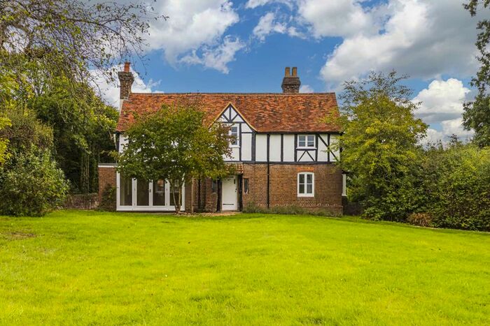 3 Bedroom Cottage To Rent In Sergehill Lane, Bedmond, WD5