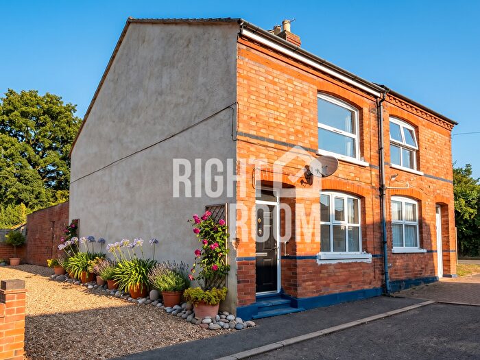 4 Bedroom Terraced House To Rent In Four Bedroom House, Hillside Road, Luton, LU3