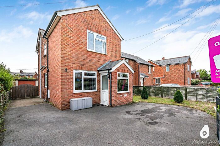 4 Bedroom Semi-Detached House For Sale In Bucknell Road, Bicester, OX26