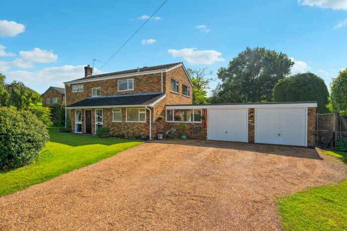 4 Bedroom Detached House For Sale In Howe Drive, Beaconsfield, HP9