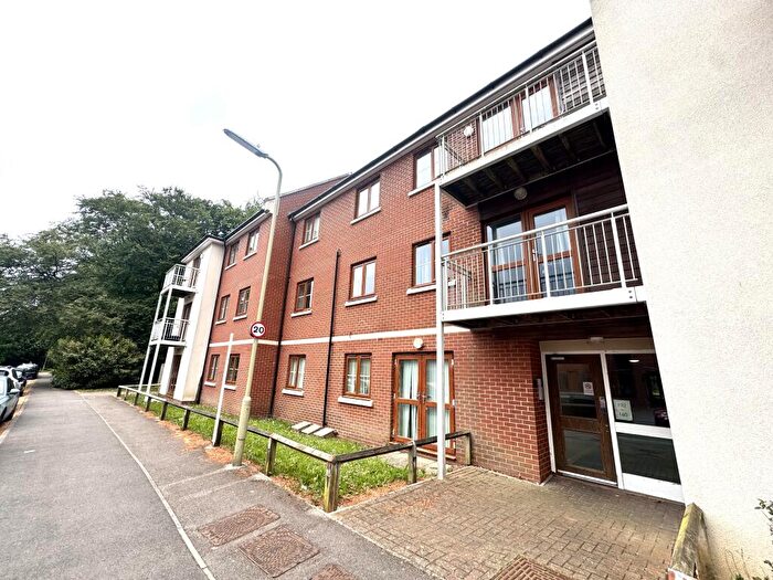 2 Bedroom Flat For Sale In Park Prewett Road, Basingstoke, RG24