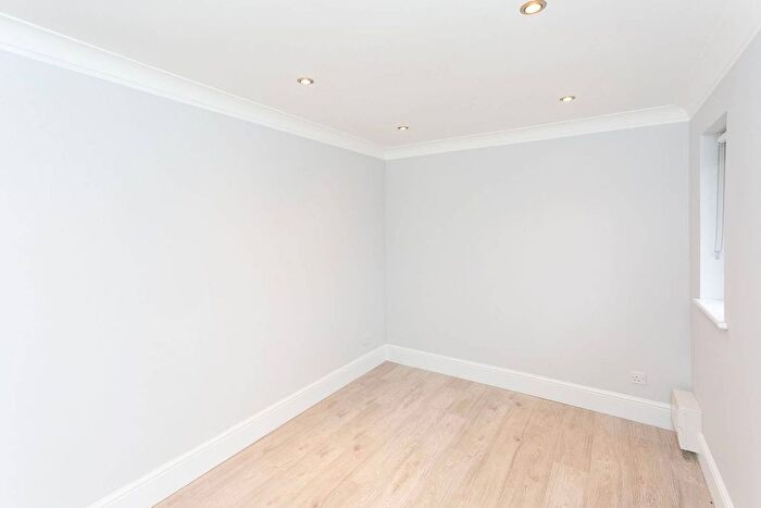 1 Bedroom Flat For Sale In Cedar Wood Drive, Watford, WD25