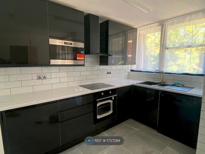 3 Bedroom Maisonette To Rent In Stourhead House, London, SW1V