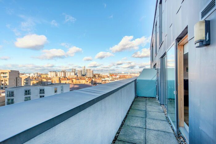 2 Bedroom Flat To Rent In Hardwicks Square, London, SW18