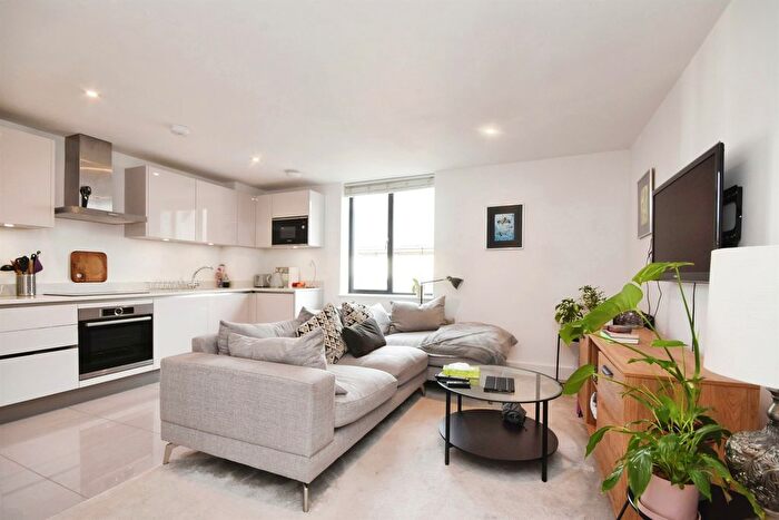1 Bedroom Flat For Sale In Hardy Close, City Centre, Chelmsford, CM1