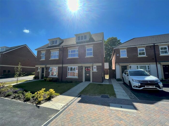 4 Bedroom Semi-Detached House To Rent In Butler Way, Wakefield, West Yorkshire, WF1