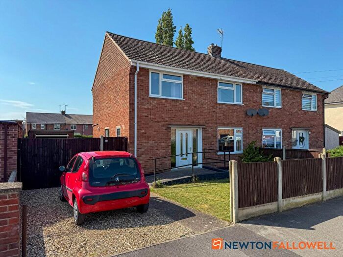 3 Bedroom Semi-Detached House For Sale In Staunton Road, Newark, NG24