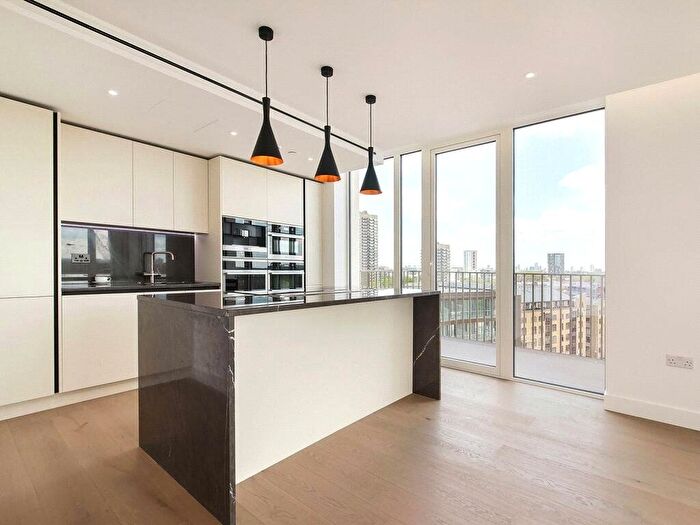 3 Bedroom Flat To Rent In Admiralty House, Vaughan Way, Tower Hamlets, London, E1W