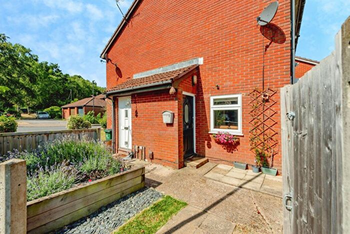 1 Bedroom Semi-Detached House For Sale In St. Aubin Close, Crawley, RH11