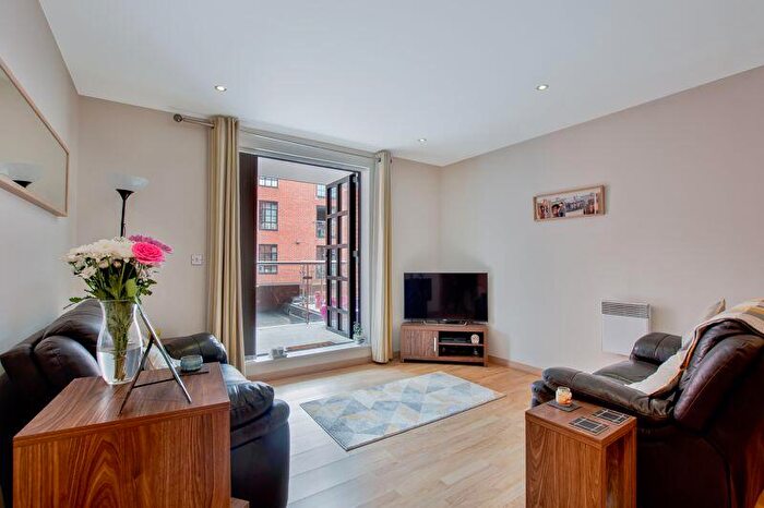 2 Bedroom Apartment To Rent In St. Pauls Square, Birmingham, B3