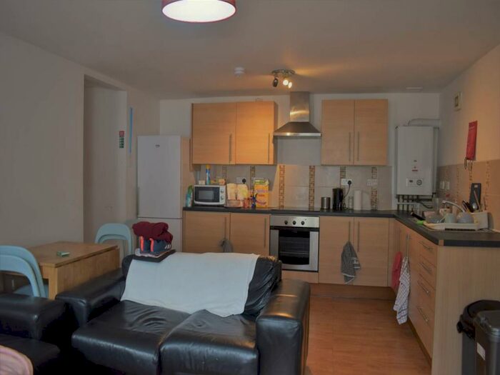 5 Bedroom House To Rent In Violet Row, CF24