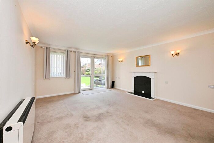 1 Bedroom Apartment For Sale In Acorn Court, Waltham Cross, EN8