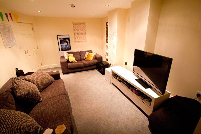 6 Bedroom Terraced House To Rent In Blenheim Crescent, Hyde Park, Leeds, LS2