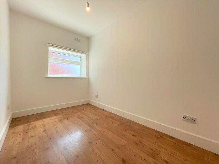 2 Bedroom Apartment To Rent In Urswick Road, Hackney, London, E9
