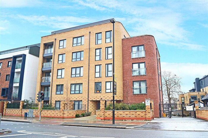 3 Bedroom Flat To Rent In London Road, Isleworth, TW7