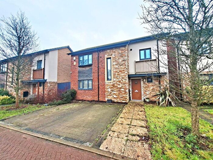 3 Bedroom Detached House For Sale In Beluga Close, Peterborough, PE2