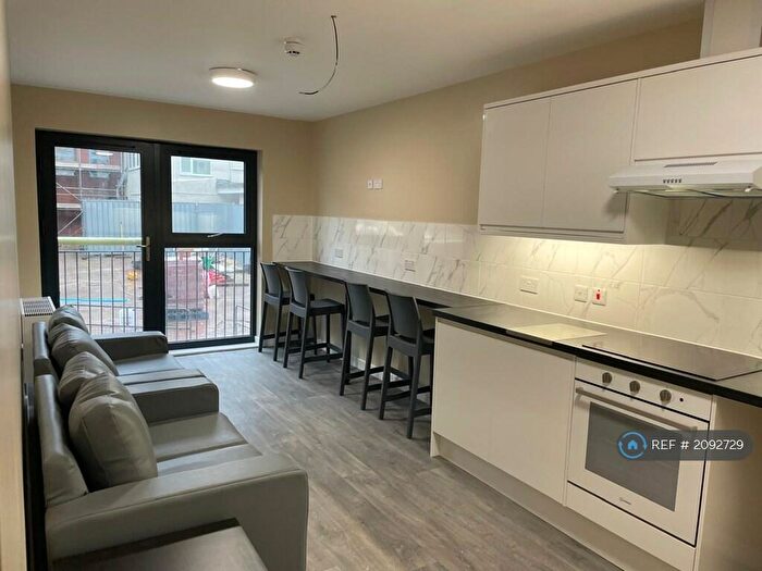 4 Bedroom Flat To Rent In Stokes Croft, Bristol, BS2