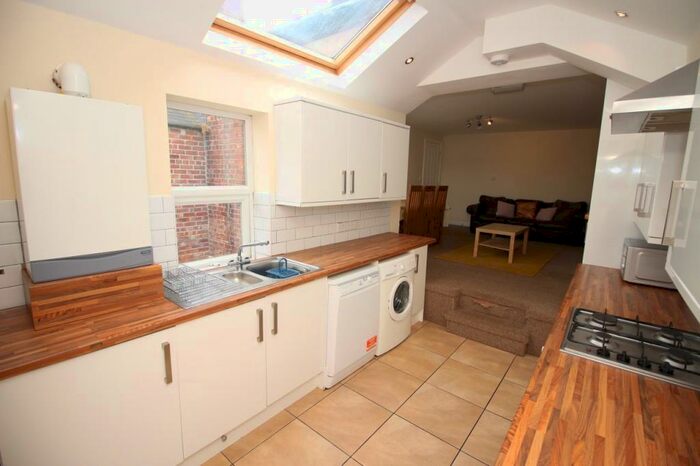 6 Bedroom Maisonette To Rent In Thornleigh Road, Jesmond, Newcastle Upon Tyne, NE2