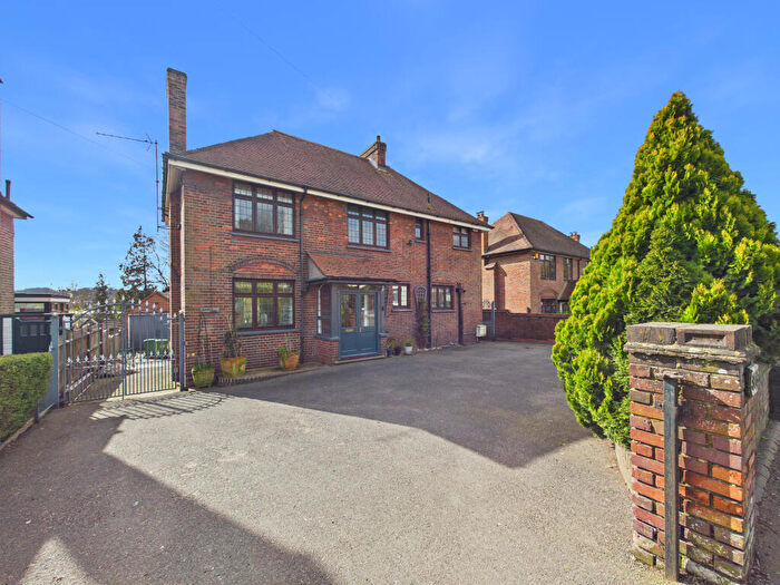 4 Bedroom Detached House For Sale In West Wycombe Road, High Wycombe, Buckinghamshire, HP12
