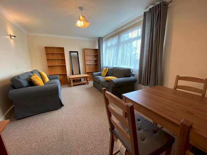 1 Bedroom Flat To Rent In Copinger Close, Canterbury, CT2