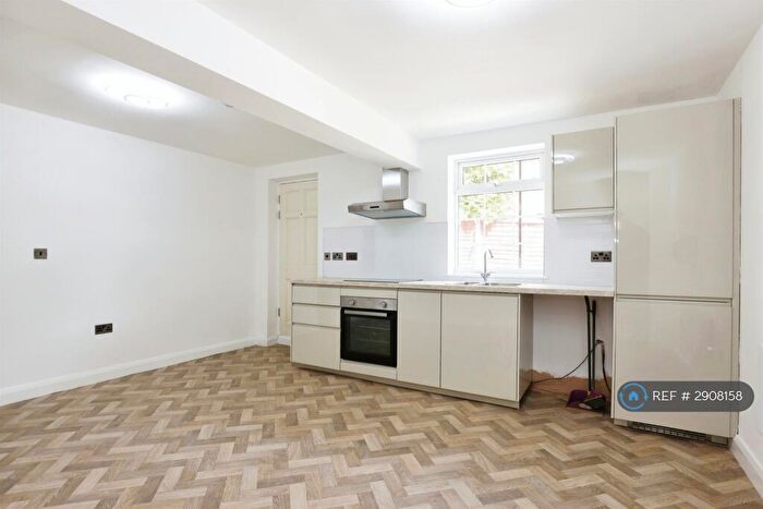 1 Bedroom Flat To Rent In Boughton Road, Rugby, CV21