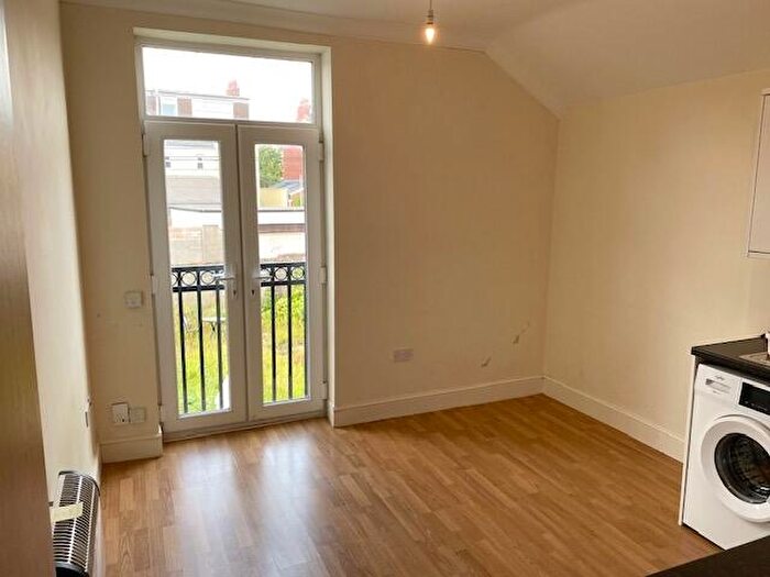 1 Bedroom Flat To Rent In Albany Road, Cardiff, CF24