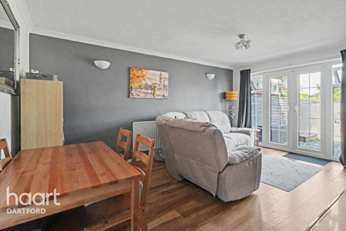 2 Bedroom Maisonette For Sale In Perry Street, Dartford, DA1