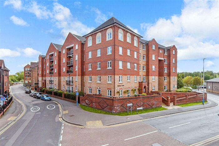 1 Bedroom Flat For Sale In Medway Wharf Road, Tonbridge, Kent, TN9