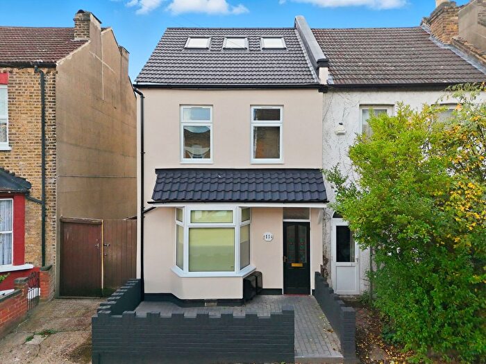 3 Bedroom Flat To Rent In London, Greater London, E11