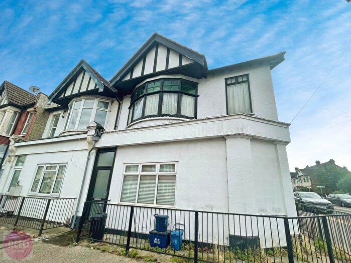1 Bedroom Flat To Rent In Westborough Road, Westcliff On Sea, SS0