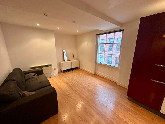 2 Bedroom Flat To Rent In York Place, Leeds, LS1