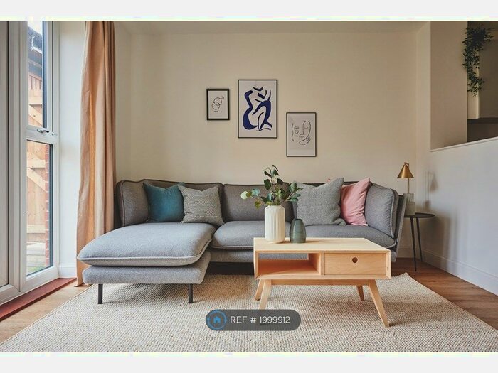 4 Bedroom Semi-Detached House To Rent In Turnstone View, Coventry, CV4