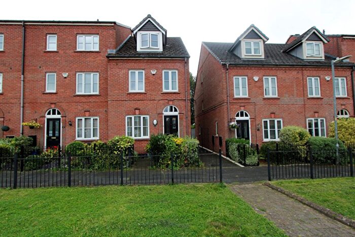 3 Bedroom Town House To Rent In Hallbridge Gardens, Bolton, BL1
