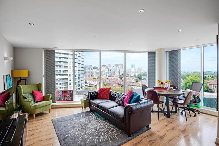 2 Bedroom Apartment To Rent In Alaska Apartments, Royal Victoria Dock, E16