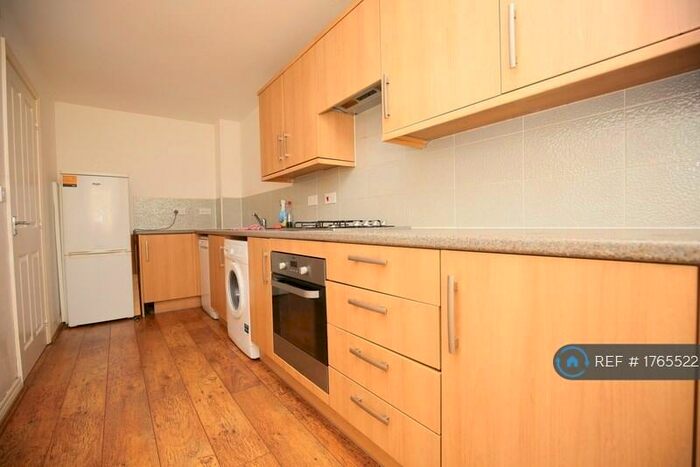 4 Bedroom End Of Terrace House To Rent In Signals Drive, Coventry, CV3