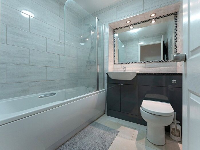 2 Bedroom Flat For Sale In Grange Road, Sutton, SM2