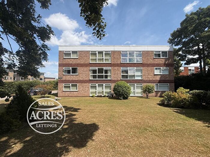 2 Bedroom Flat For Sale In The Willows, Four Oaks, Sutton Coldfield, B74