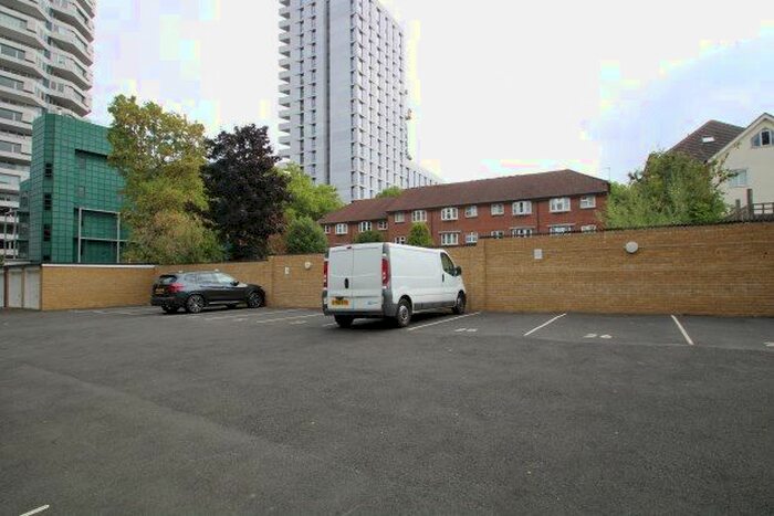 Property To Rent In Altyre Road, Croydon, CR0