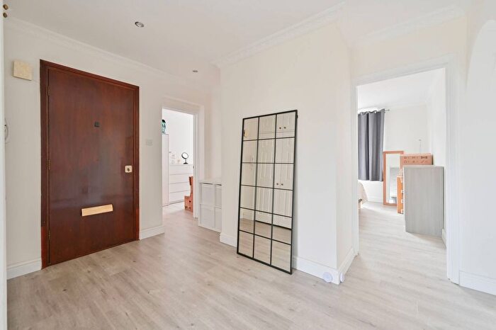 3 Bedroom Flat To Rent In Stratford Road, Watford, WD17