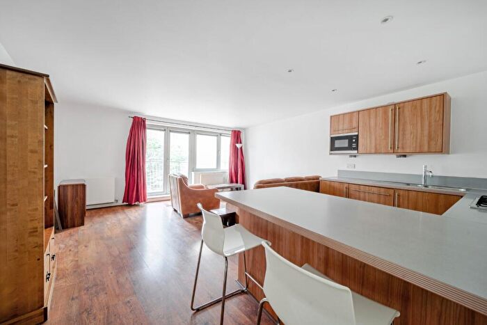 2 Bedroom Flat For Sale In Eden Grove, London, N7