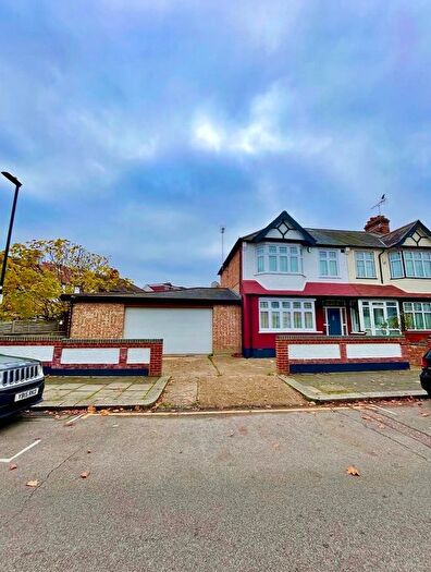4 Bedroom Semi-detached House For Sale In Bedroom House – Sandringham Road, Wood Green, N22