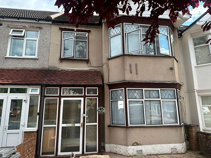 4 Bedroom Terraced House To Rent In Springfield Drive, Ilford, IG2