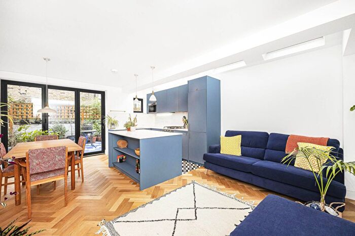 1 Bedroom Flat To Rent In Strahan Road, Mile End, E3