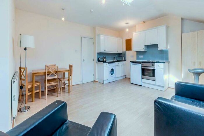 2 Bedroom Flat To Rent In Mare Street, Hackney Central, E8