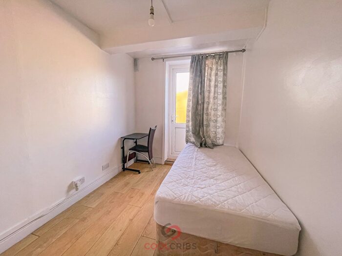 Studio To Rent In Kember Street, London, N1
