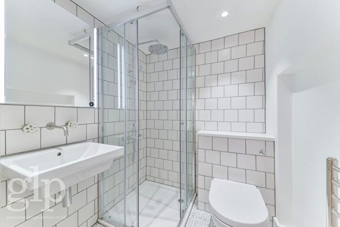 1 Bedroom Flat To Rent In Carnaby Street, London, Greater London, W1F
