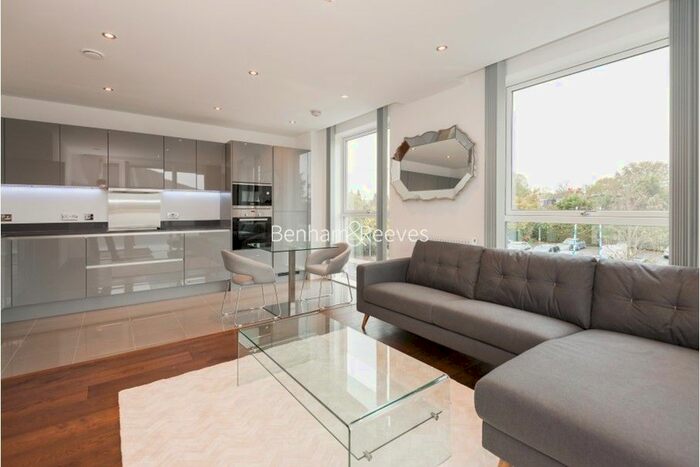 2 Bedroom Flat To Rent In Emerald Gardens, Kew, TW9